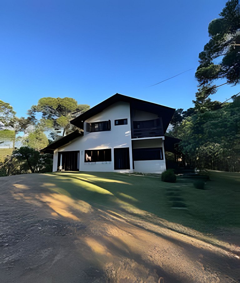 Bird House: Space & Comfort in Campo Alegre