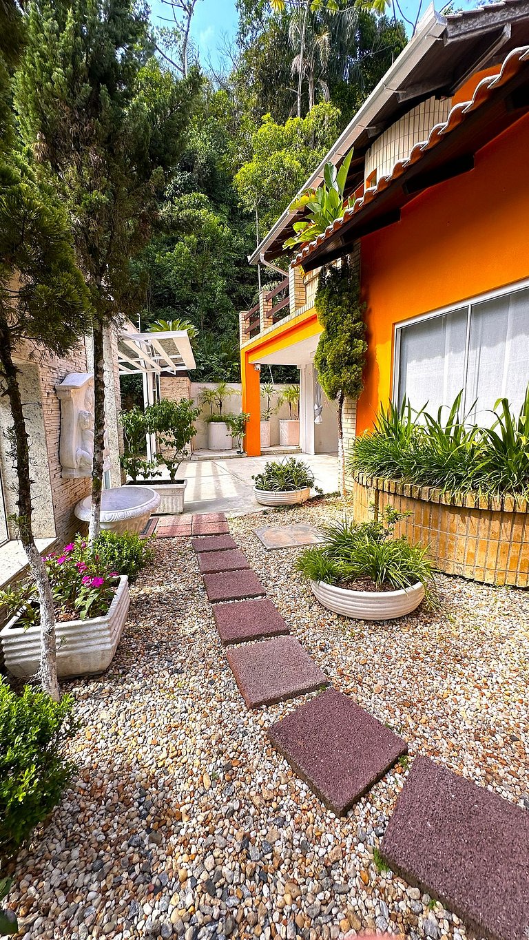 House with Pool near Ferris Wheel – Balneário Camboriú
