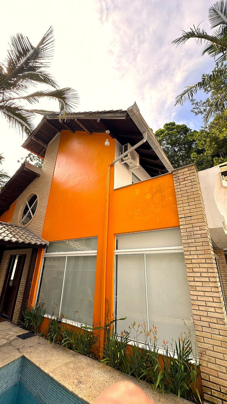 House with Pool near Ferris Wheel – Balneário Camboriú