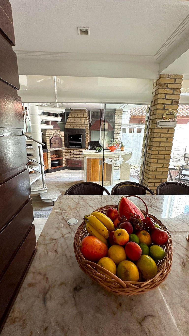Casa com Piscina Próxima à Roda Gigante - Balneário Camboriú