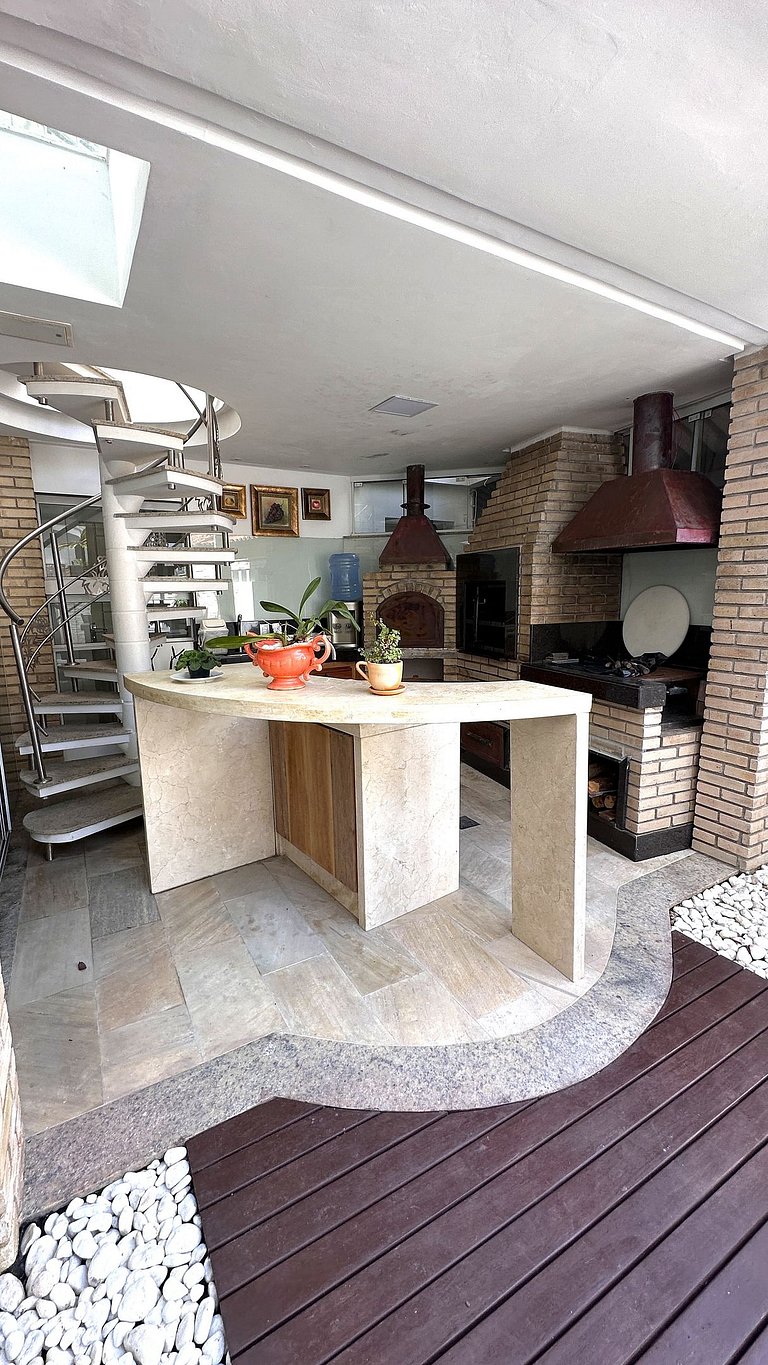 Casa con piscina cerca de la Rueda – Balneário Camboriú