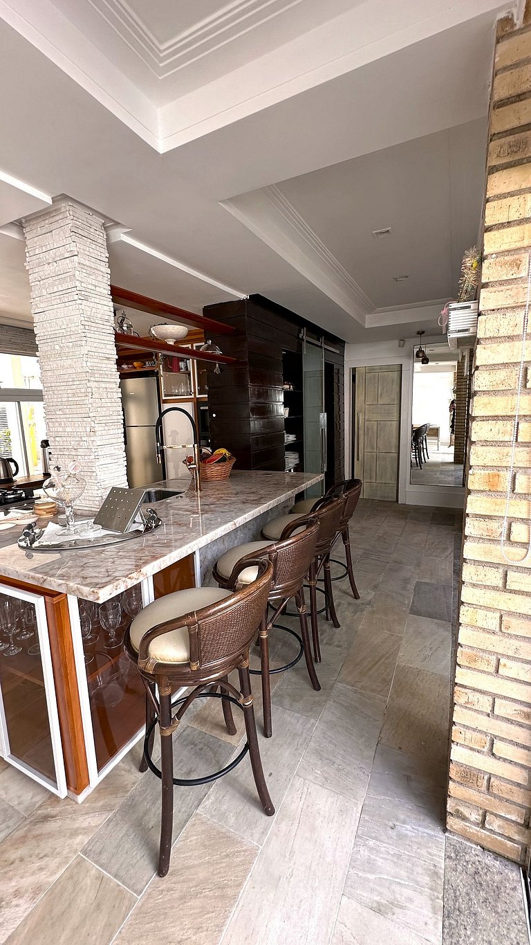 Casa con piscina cerca de la Rueda – Balneário Camboriú