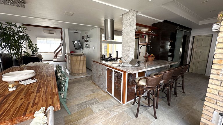 Casa con piscina cerca de la Rueda – Balneário Camboriú