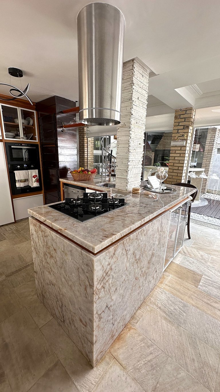 Casa con piscina cerca de la Rueda – Balneário Camboriú