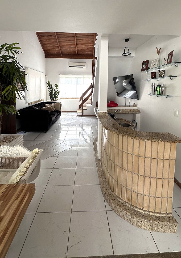 House with Pool near Ferris Wheel – Balneário Camboriú