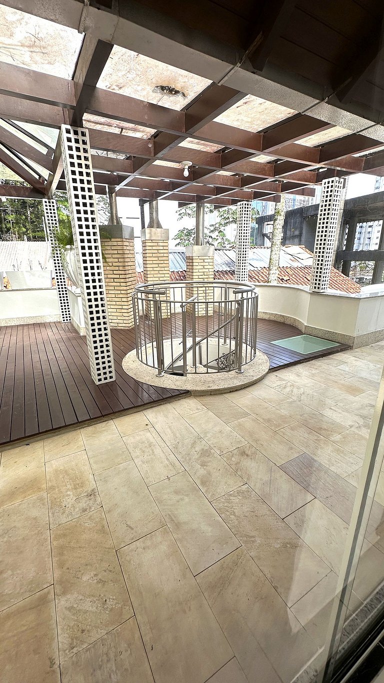 House with Pool near Ferris Wheel – Balneário Camboriú