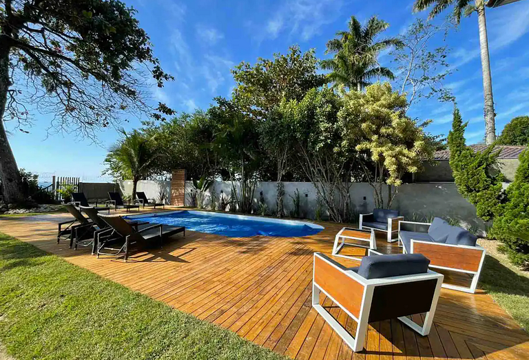 Casa frente al mar c/ piscina cerca de Beto Carrero