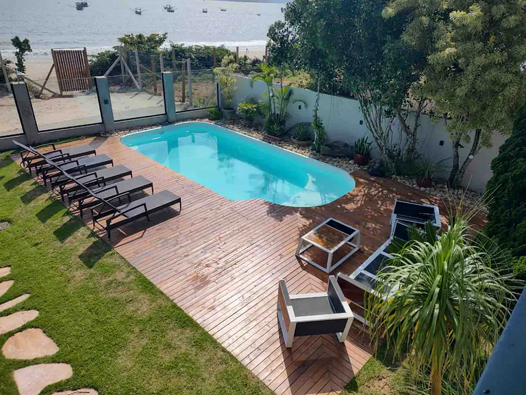 Casa Pé na Areia com Piscina Próxima ao Beto Carrero