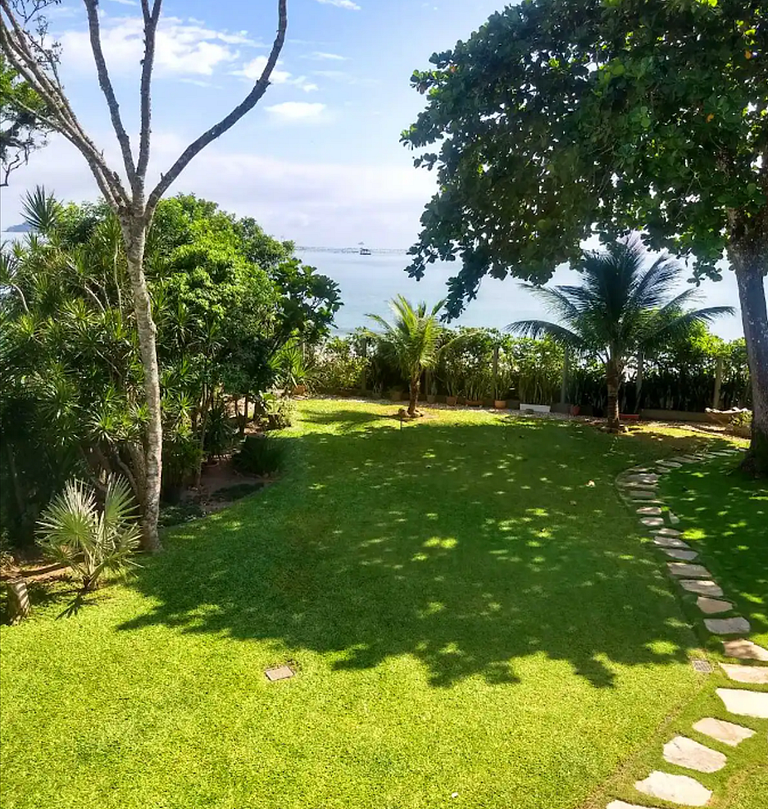 Casa Pé na Areia com Piscina Próxima ao Beto Carrero