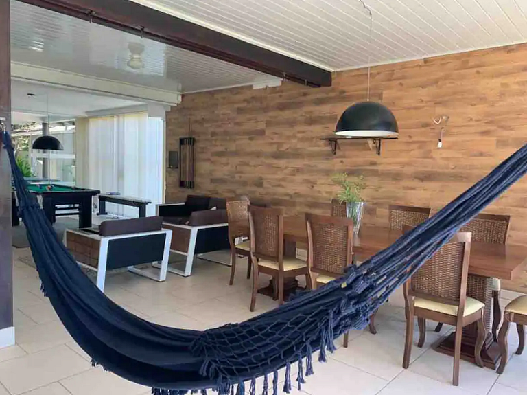 Casa Pé na Areia com Piscina Próxima ao Beto Carrero