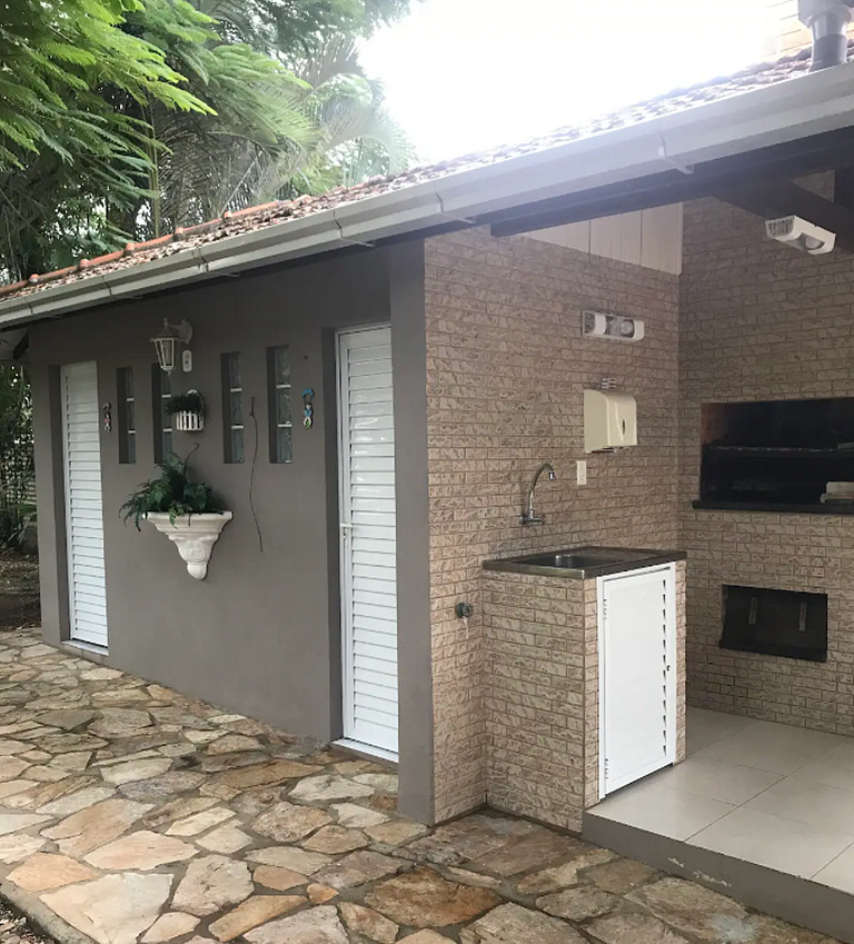 Casa Pé na Areia com Piscina Próxima ao Beto Carrero