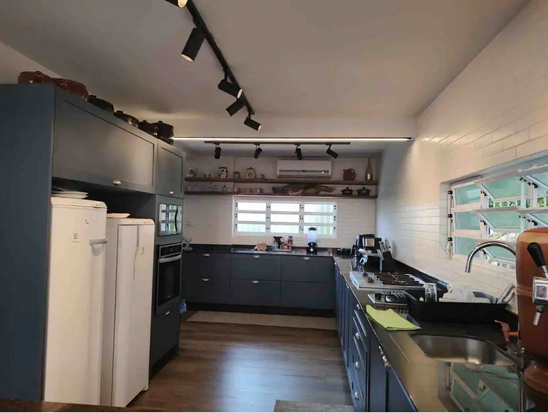 Beachfront House w/ Pool Near Beto Carrero – Penha