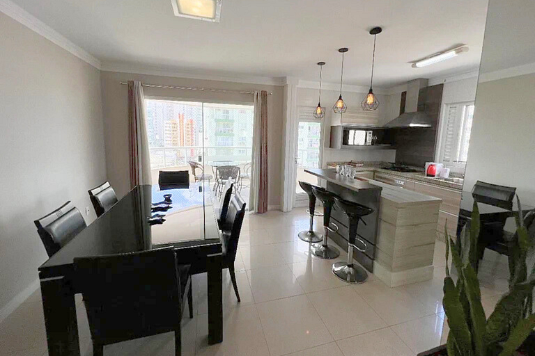 CURTA! 160 - Apartamento Amplo e ideal, 3Qt , Perto do Mar