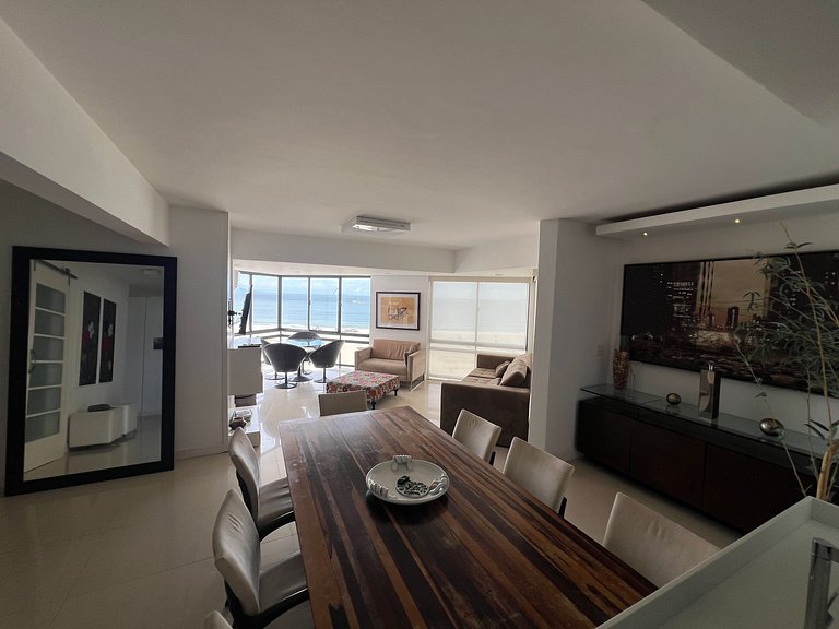 Beachfront Apartment in Barra Sul – Balneário Camboriú