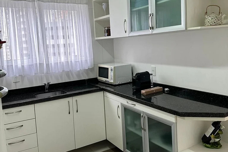 CURTA! Apartment 131 | 2 Suites | Barbecue | BC