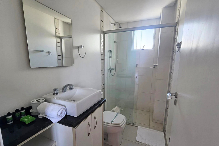 CURTA! Apartment 131 | 2 Suites | Barbecue | BC