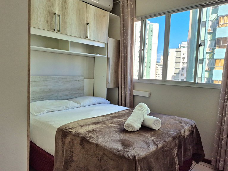 CURTA! |208| 2Q Quadra Mar no Centro de BC