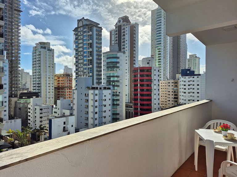 CURTA! |208| 2Q Quadra Mar no Centro de BC