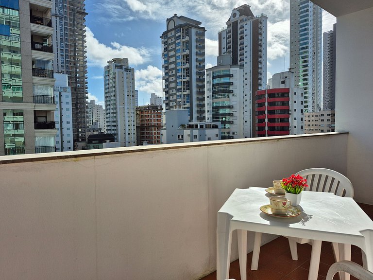 CURTA! |208| 2Q Quadra Mar no Centro de BC