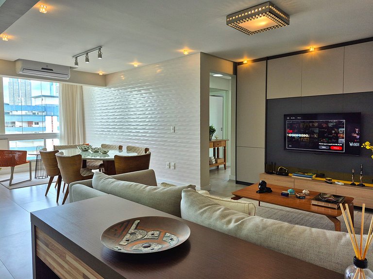 Charmoso Frente Mar Barra Sul |2 Quartos |CURTA163