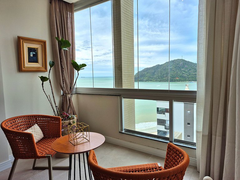 Charmoso Frente Mar Barra Sul |2 Quartos |CURTA163