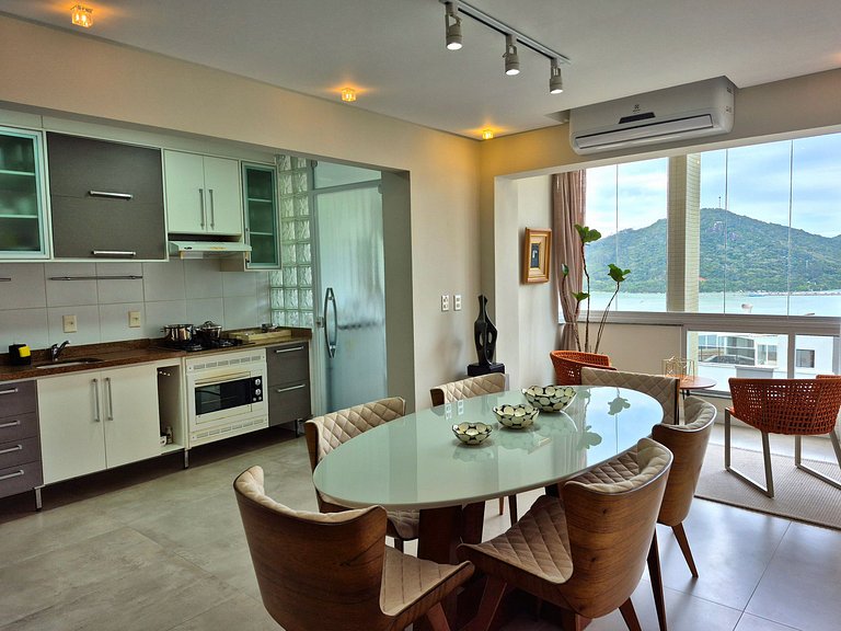 Charmoso Frente Mar Barra Sul |2 Quartos |CURTA163