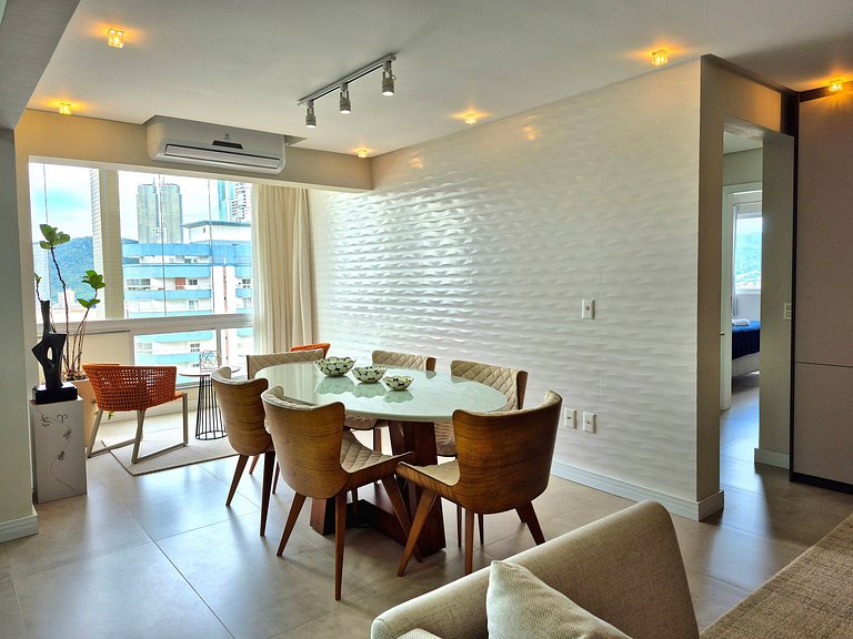 Charmoso Frente Mar Barra Sul |2 Quartos |CURTA163