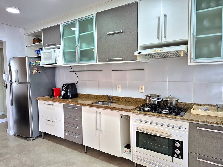 Charmoso Frente Mar Barra Sul |2 Quartos |CURTA163