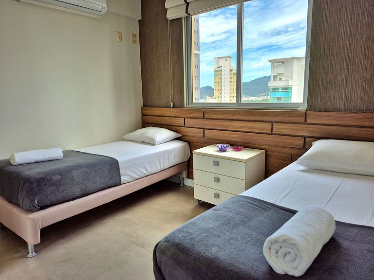 Charmoso Frente Mar Barra Sul |2 Quartos |CURTA163