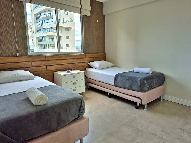 Charmoso Frente Mar Barra Sul |2 Quartos |CURTA163