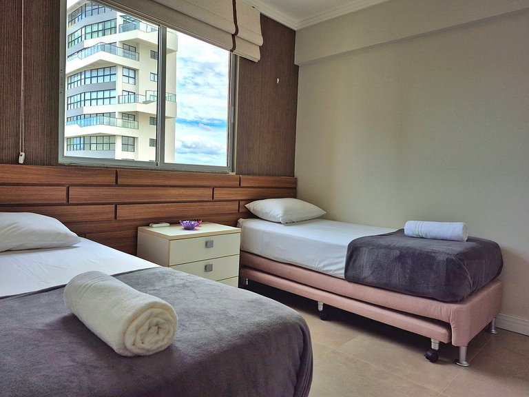 Charmoso Frente Mar Barra Sul |2 Quartos |CURTA163