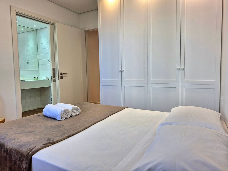 CURTA!|211| Elegante 4 Suítes | Quadra & Vista Mar