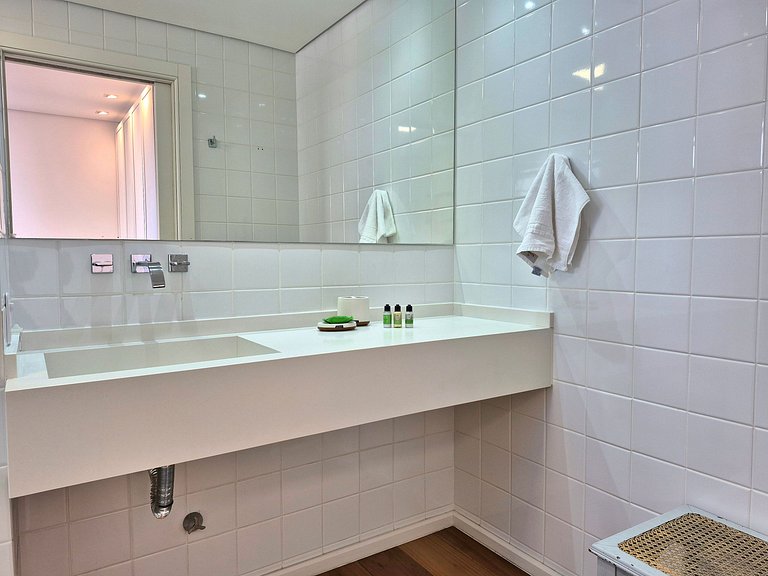 CURTA!|211| Elegante 4 Suítes | Quadra & Vista Mar