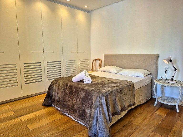 CURTA!|211| Elegante 4 Suítes | Quadra & Vista Mar