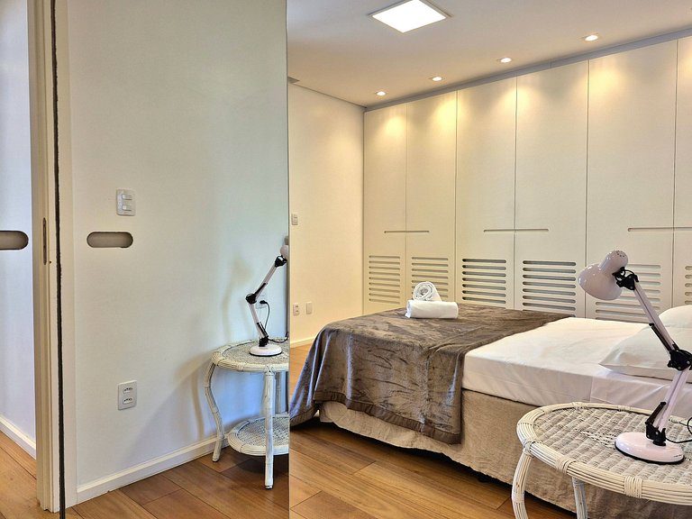 CURTA!|211| Elegante 4 Suítes | Quadra & Vista Mar