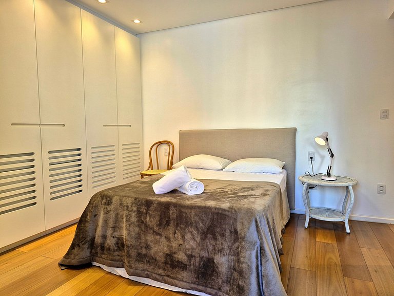 CURTA!|211| Elegante 4 Suítes | Quadra & Vista Mar