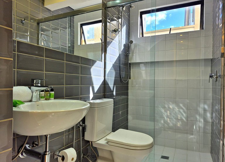 Elegancia y Confort • 4 Suites Vista Mar | CURTA211