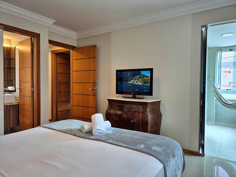 Sacada com Churrasqueira| 2 Suítes |CURTA214