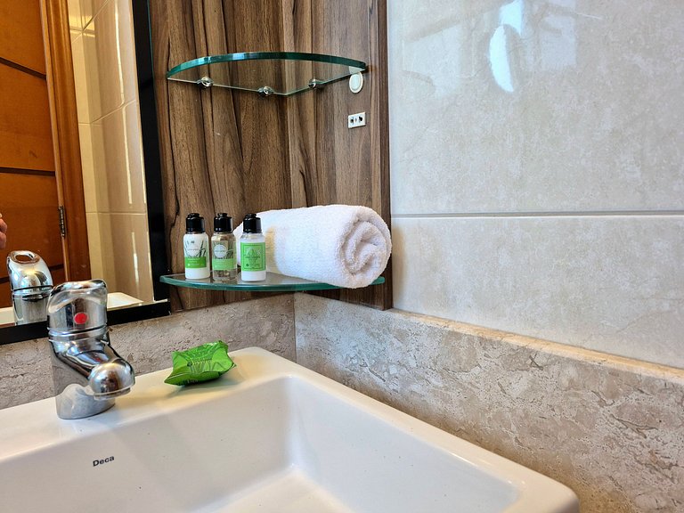 Sacada com Churrasqueira| 2 Suítes |CURTA214