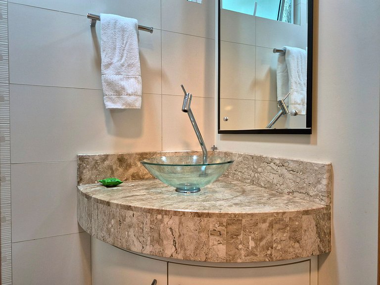 Sacada com Churrasqueira| 2 Suítes |CURTA214