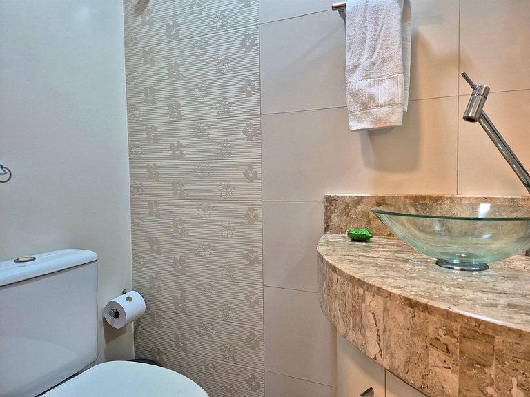 Sacada com Churrasqueira| 2 Suítes |CURTA214