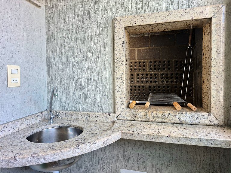 CURTA!|214| 2 Suítes | Sacada com Churrasqueira