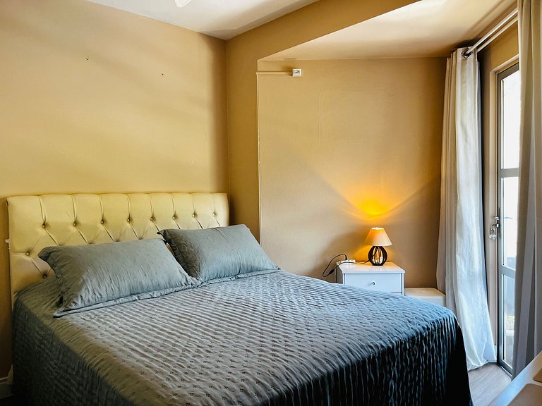 (221) Casa Condomínio |Praia Amores & Brava | Pátio e Gramad