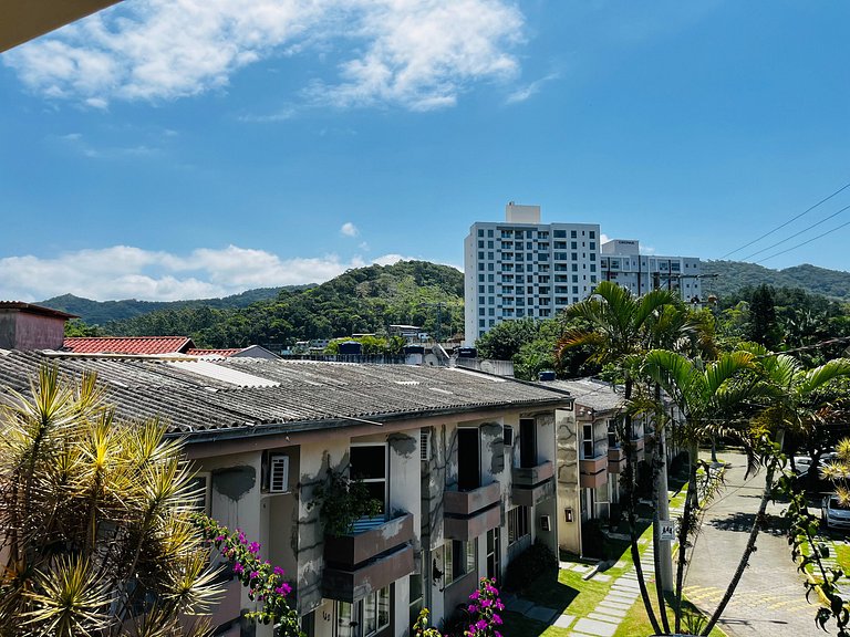 (221) Casa Condomínio |Praia Amores & Brava | Pátio e Gramad