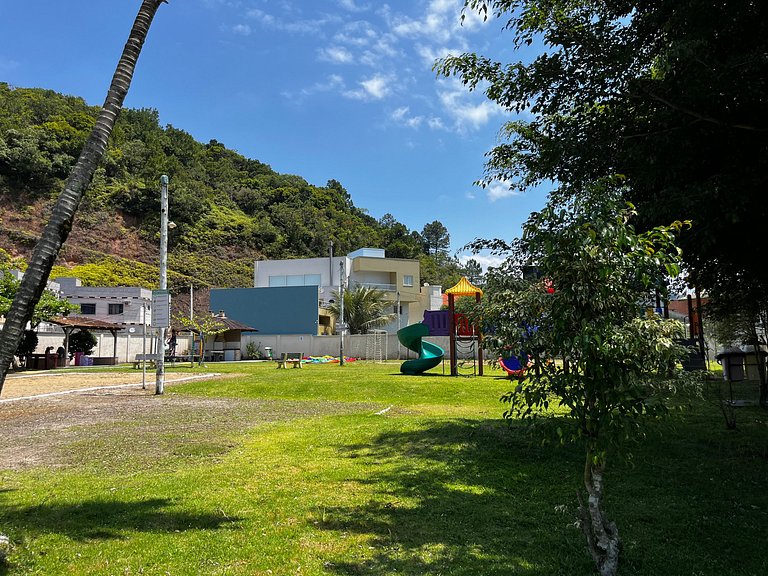 (221) Casa Condomínio |Praia Amores & Brava | Pátio Playgrou