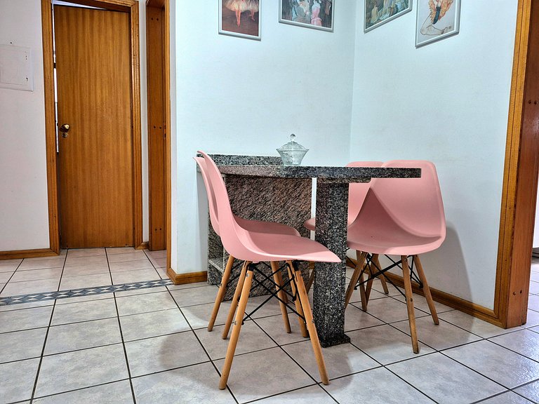 CURTA!|231| 2Q| Sacada c/ Churrasqueira|350m Praia