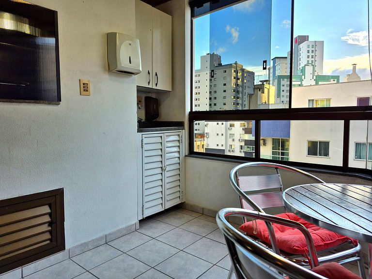 CURTA!|231| 2Q| Sacada c/ Churrasqueira|350m Praia