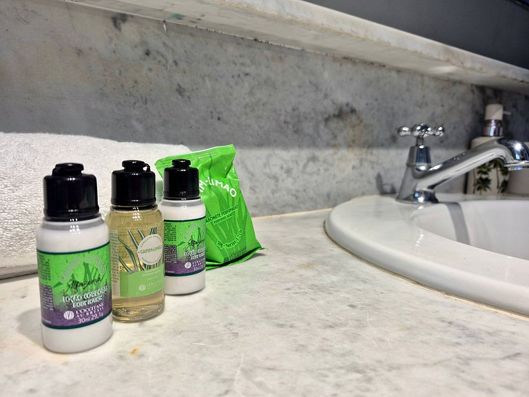 CURTA! | 179 |Completo 100m da Praia | 3 Suítes