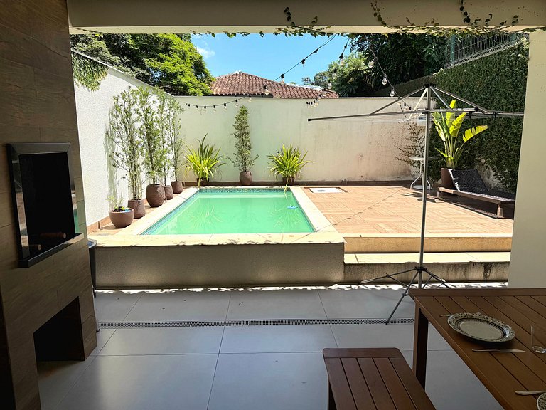 CURTA!|234| Casa 3Q| Área Churrasqueira c/ Piscina